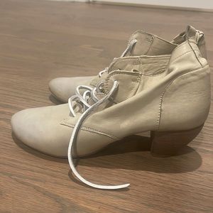 Super soft leather lace on booties